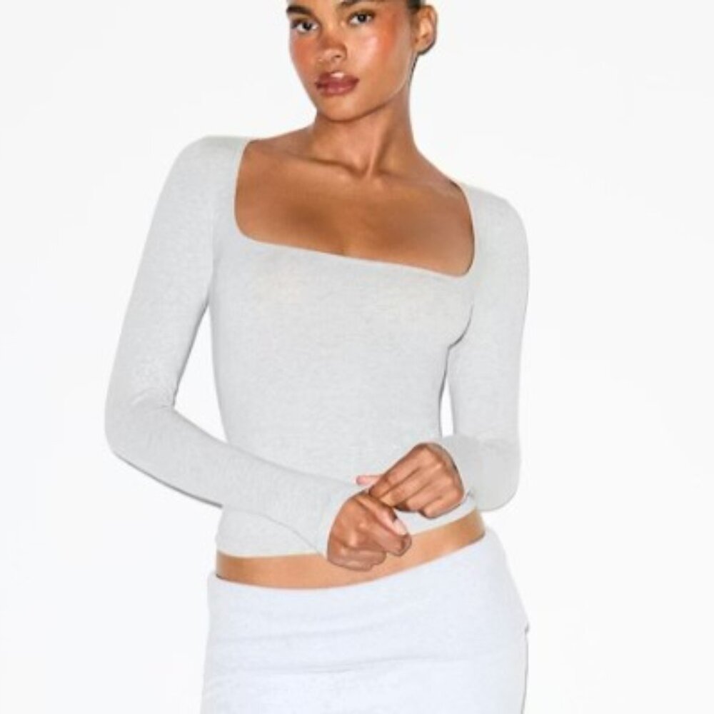 SKIMS SCOOP NECK LONG SLEEVE TOP